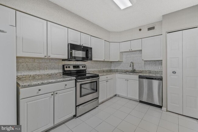 Foto del edificio - 5501 Seminary Rd