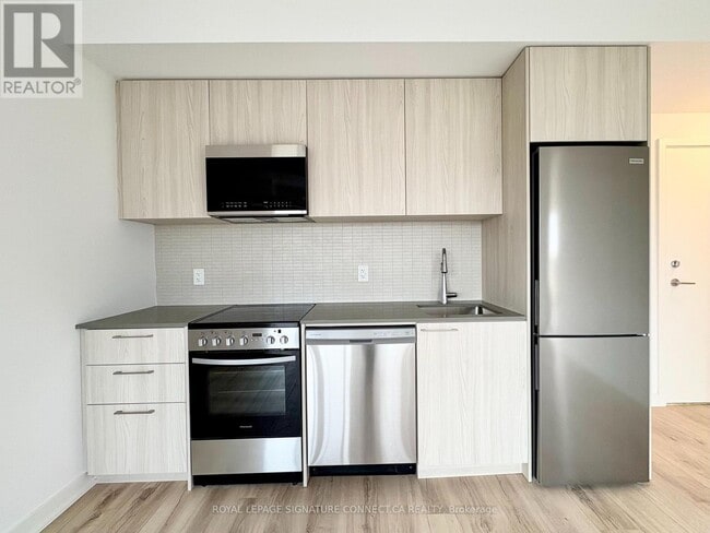 Photo du bâtiment - 7439 Kingston Rd