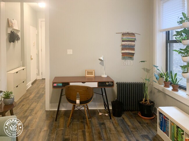 Building Photo - 283 Parkside Ave