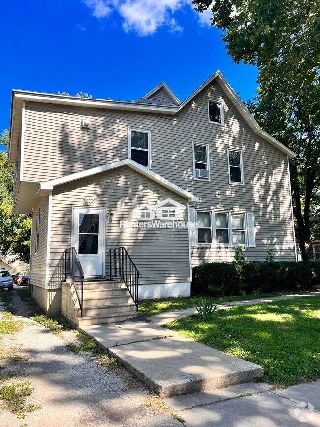 Building Photo - 3419 1st St