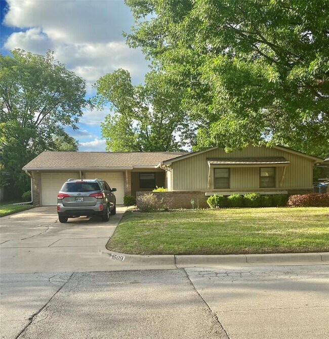 Building Photo - 1509 Glasgow Rd