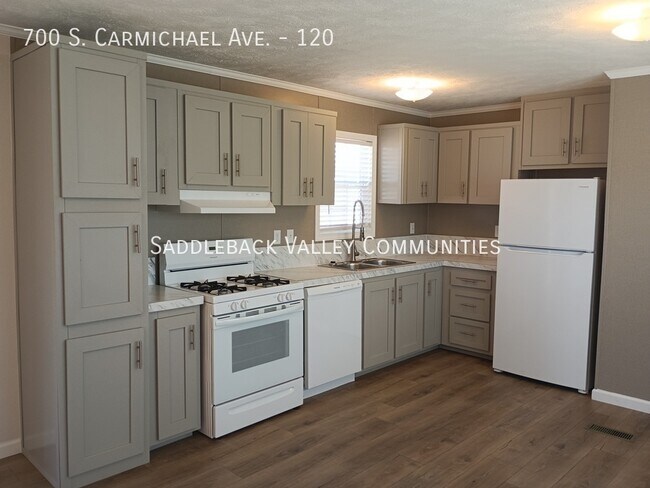 Building Photo - 700 S Carmichael Ave