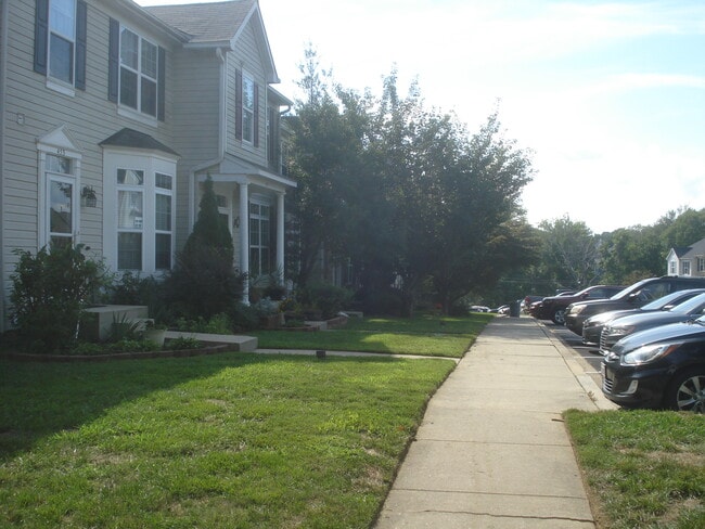 Building Photo - 445 Amelanchier Ct