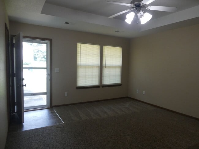 Building Photo - 3 bedroom 2 bath one level in Grain Valley