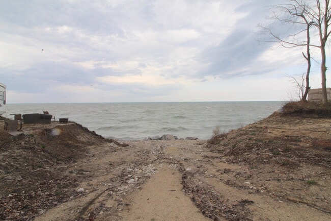 Foto del edificio - 5219 S Lakeshore Dr