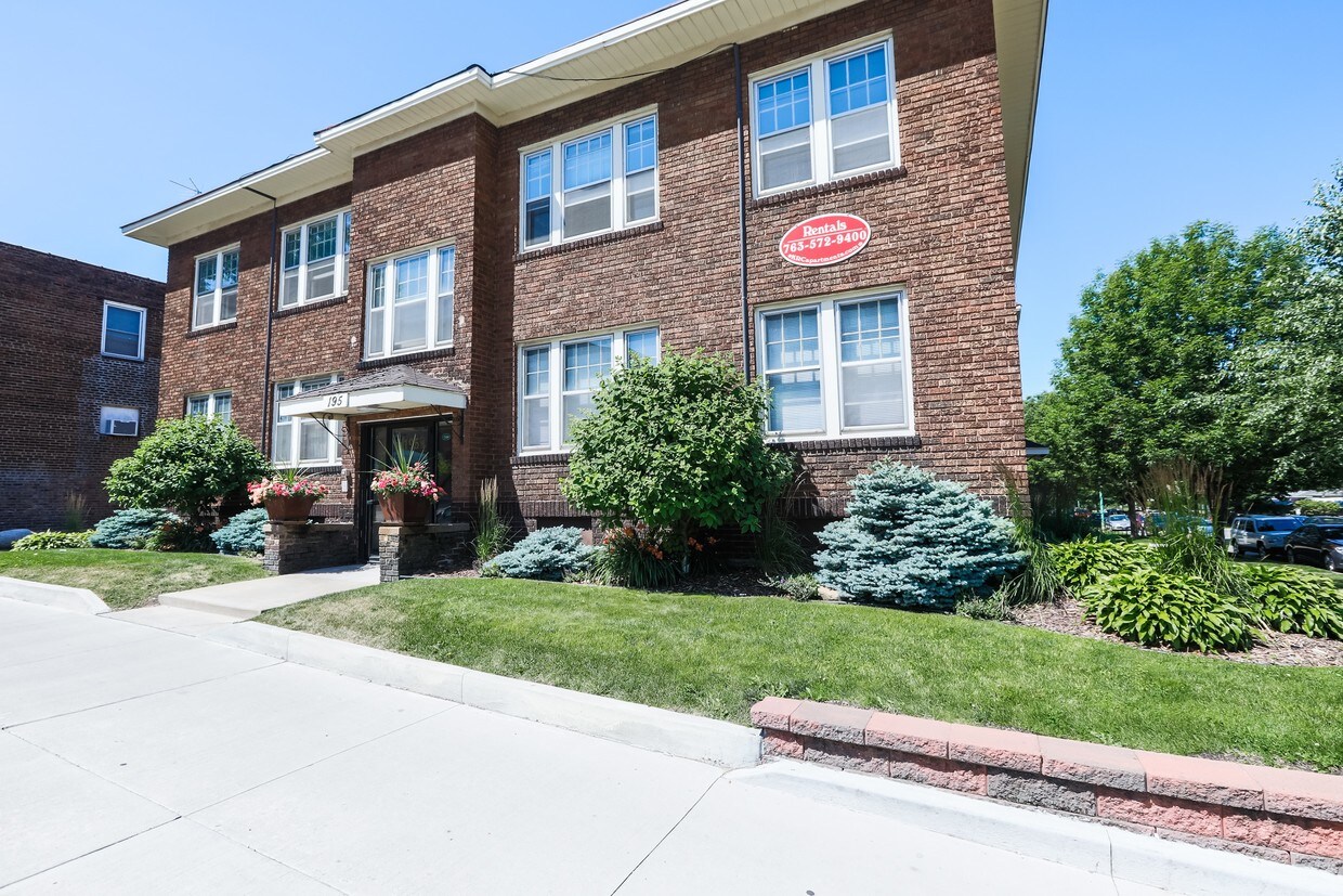 N. Snelling Villas Apartments Saint Paul, MN