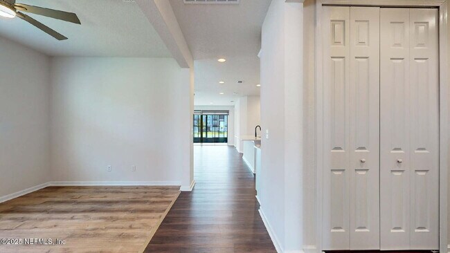 Foto del edificio - FOR RENT: 3BR 3BA SINGLE FAMILY HOUSE - Modern Greyhawk Retreat with Pond Views, Flex Space & Res...