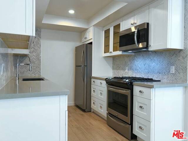 Building Photo - 853 N Hayworth Ave