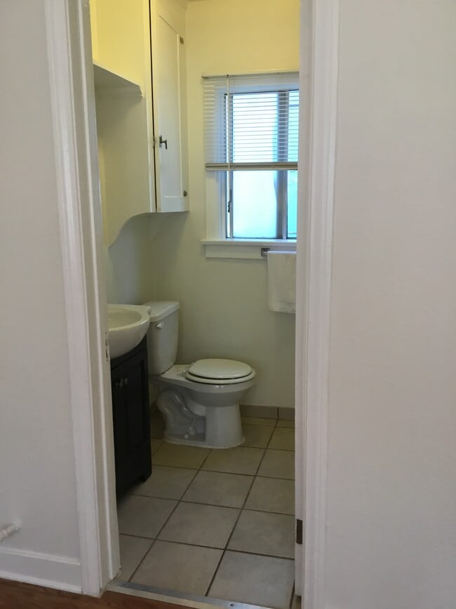 Bathroom - 1536 Silver Lake Blvd