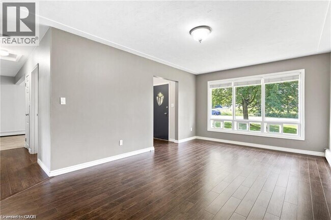 Photo du bâtiment - 1398 Doon Village Rd