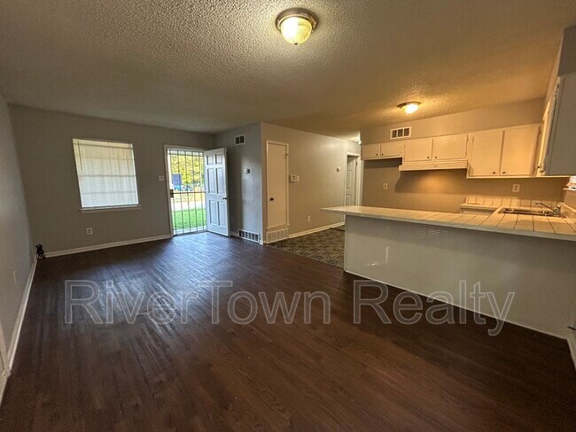 Foto del edificio - 4505 Spring Glen Dr