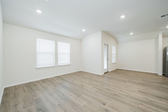 Foto del edificio - 2139 Thornton Dr