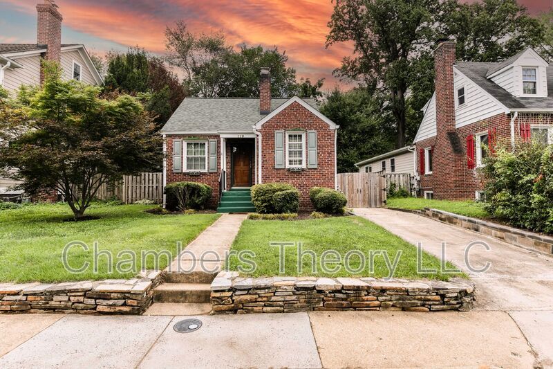 Foto principal - 119 W George Mason Rd