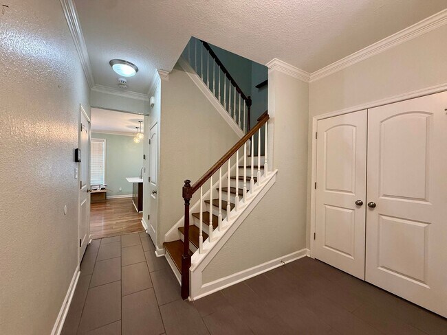 Building Photo - Modern living in the heart of Greenbrier - 4 BR home with open layout