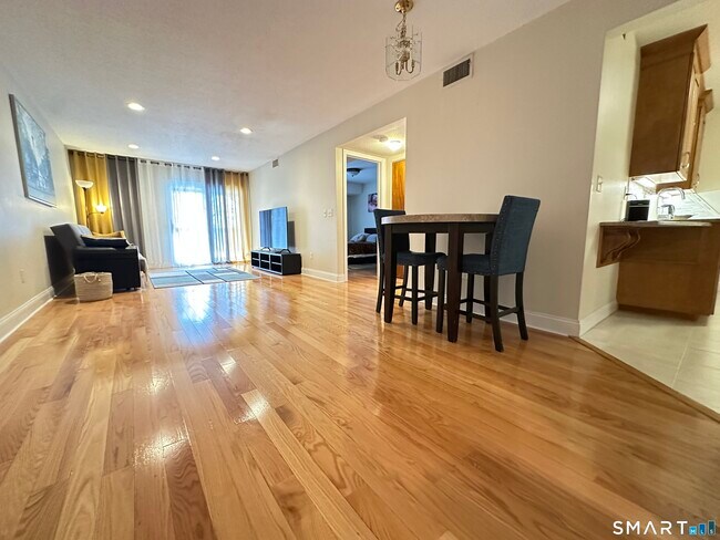 Foto del edificio - 95 -2B Woodsedge Dr