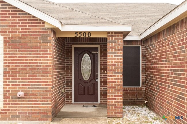 Foto del edificio - 5500 Leather Dr