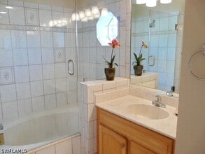 Building Photo - 264 Castaways St