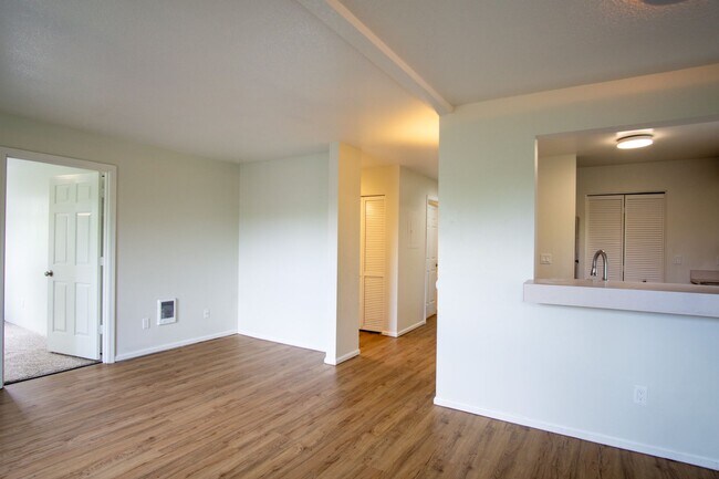 Foto del edificio - Bright & Spacious 2-Bed/2 Bath with W/D, D...