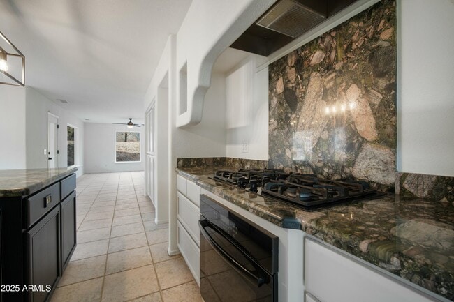 Building Photo - 1428 E Las Palmaritas Dr