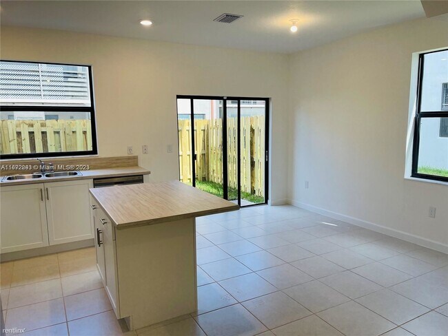 Foto del edificio - 3 br, 3 bath House - 20937 NE 8th Ave # 20937