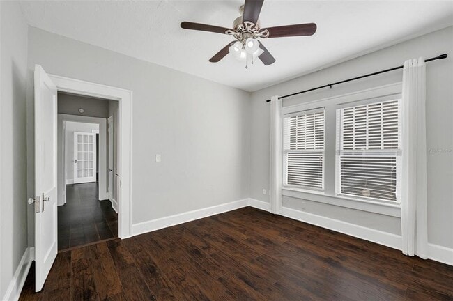 Building Photo - 403 S Albany Ave