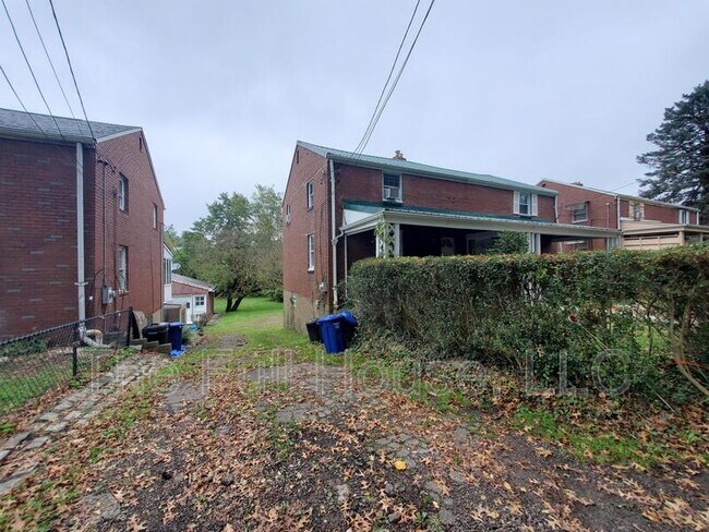 Building Photo - 1125 Normahill Dr