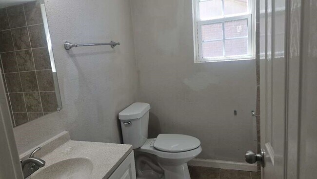 Building Photo - 8607 Sherrywood Dr