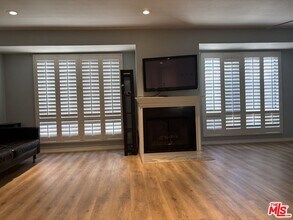 Building Photo - 557 E Verdugo Ave