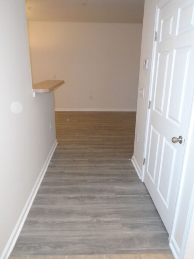 Foto del edificio - 635-206 Marshtree Ln.