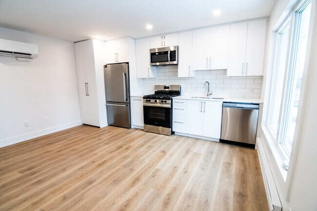 Building Photo - 142 Young St