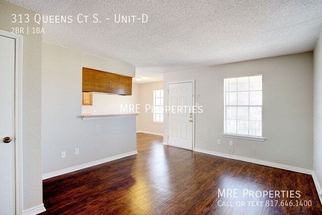Building Photo - 313 Queens Ct S