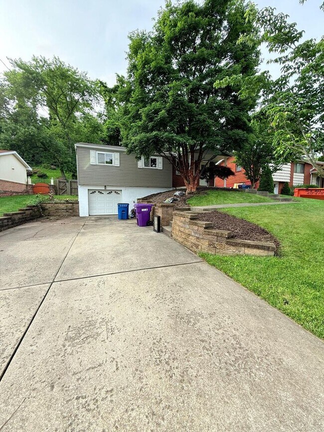 Foto del edificio - Spacious 3-Bedroom 1.5 - bathroom Home for...