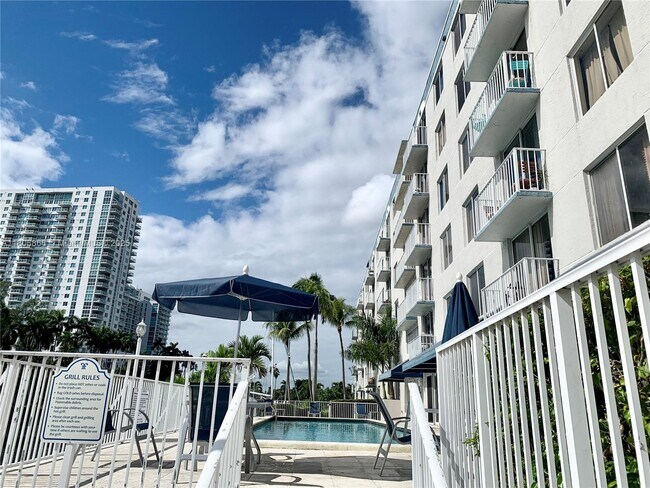 Foto del edificio - 1720 NW N River Dr