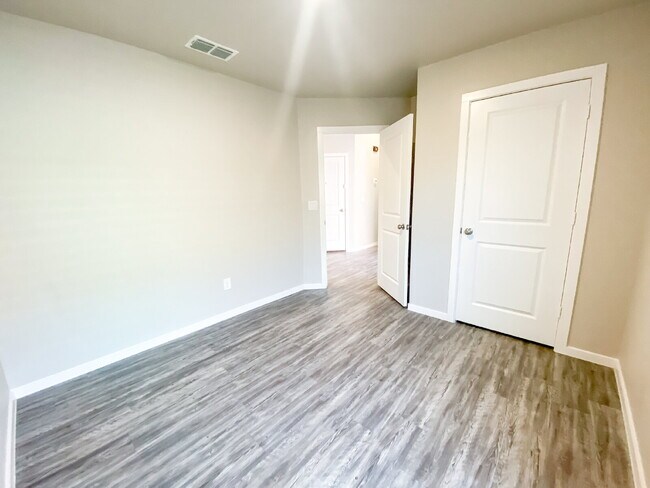 Foto del edificio - Adorable, 3/2/1 duplex in North Lubbock!