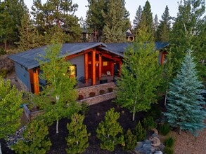 Building Photo - 19077 Mount McLoughlin Ln