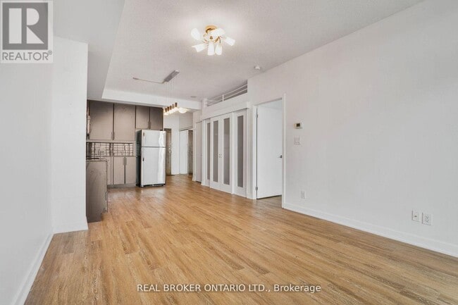 Building Photo - 33 Bay St.