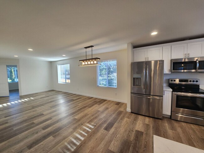 Foto del edificio - Better Than New Lake Stevens home- 4bds 2.5ba