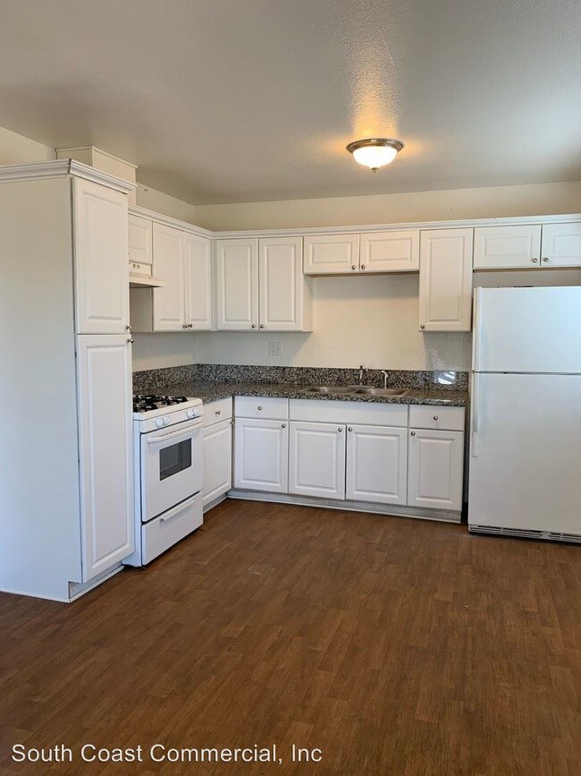 Building Photo - 4077 Oakcrest Dr