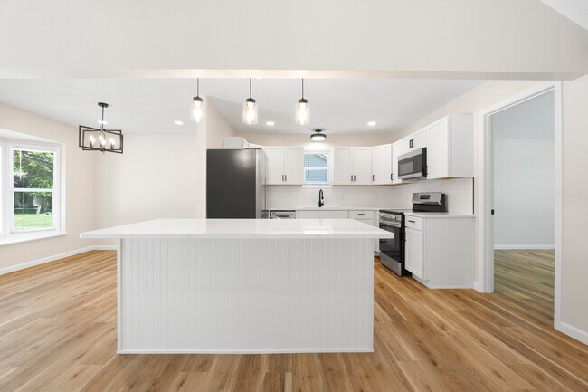 Foto del edificio - 7933 Basswood Pl
