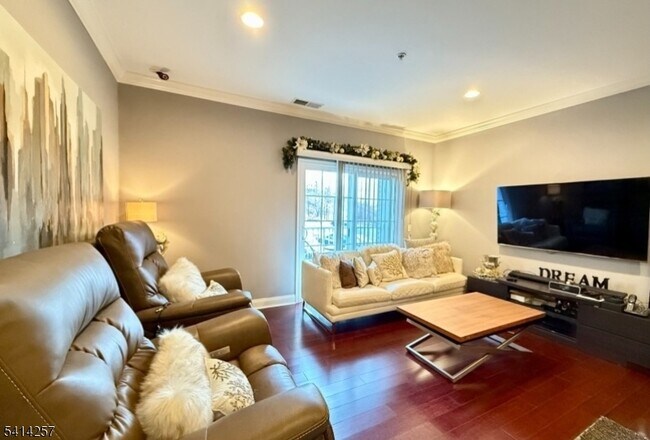 Foto del edificio - 3101 Ramapo Ct