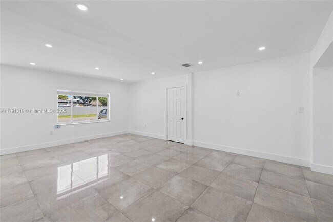 Foto del edificio - 6511 SW 31st St