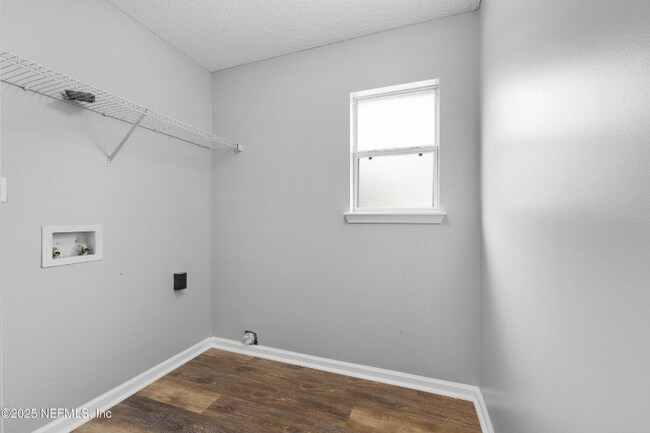 Foto del edificio - 4096 Anderson Woods Ct