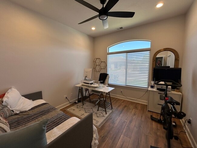 Building Photo - 681 Strathearn Dr