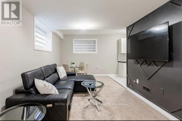 Building Photo - 54 Spachman St