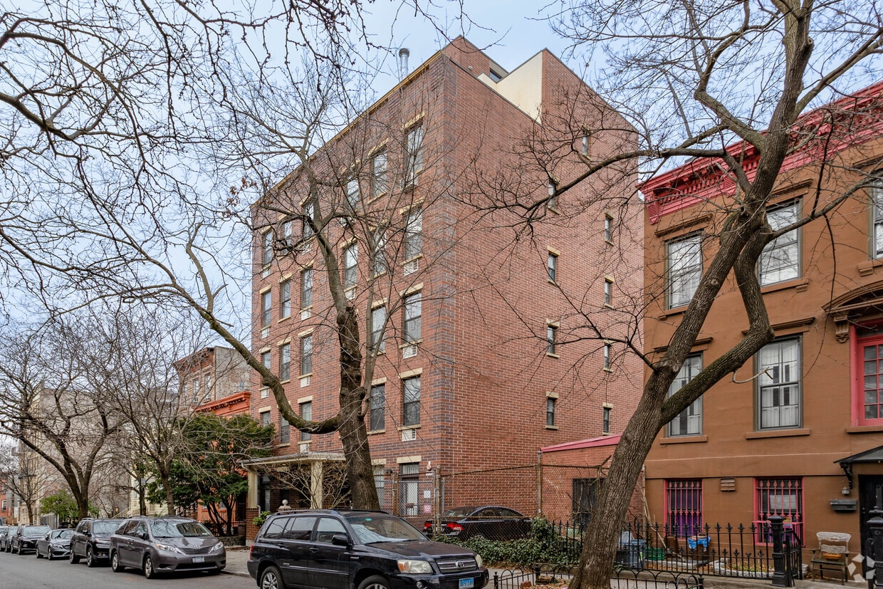 Primary Photo - 219 17th St