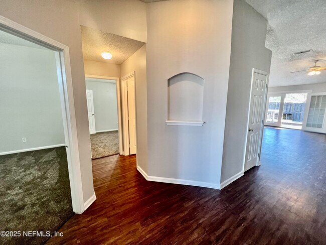 Foto del edificio - 2315 Companion Cir E