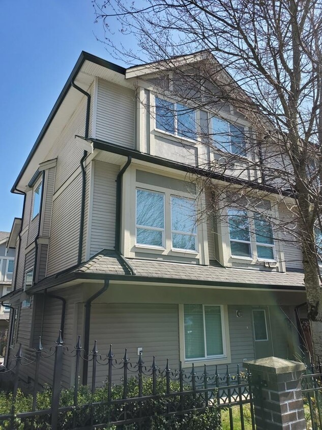 8358 121A St, Surrey, BC V3W 1T6 Townhouse for Rent in Surrey, BC