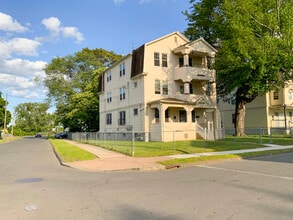 Building Photo - 240 Martin St