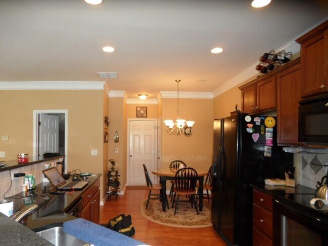 Foto del edificio - 5040 Hastings Terrace