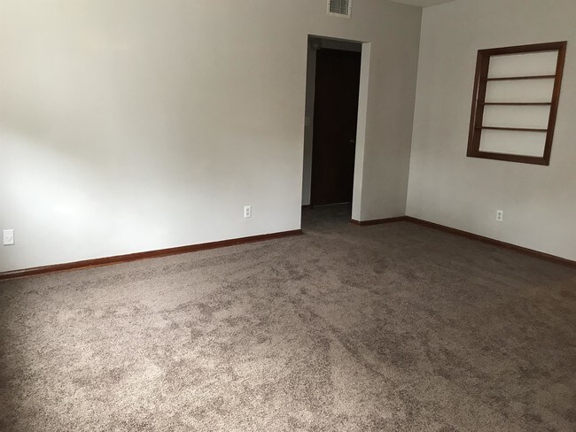 Building Photo - 4402 Melrose Ave